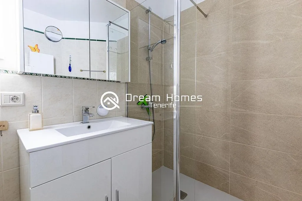 Salles de bain - 1-Bedroom Apartment with Pool in Puerto de Santiago
