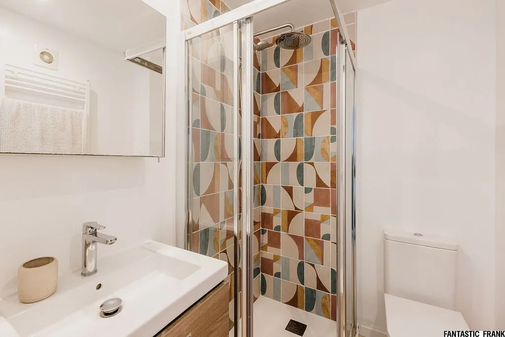 Bathrooms - Apartment with Sea View and Pool in Santa Eulària