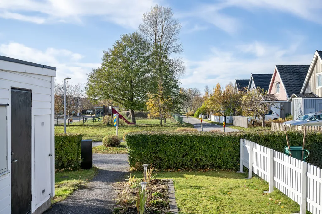 Jardin - Modern Terraced House with Garden in Järnåldersringen