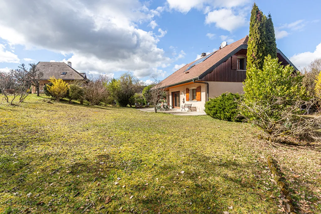 Jardin - Maison d'Architecte avec Terrasse à Cuvat