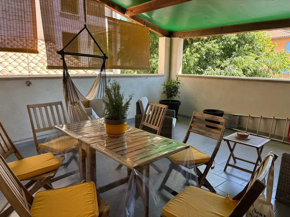 Terrass - Duplex Apartment with Terrace in Poste Sector