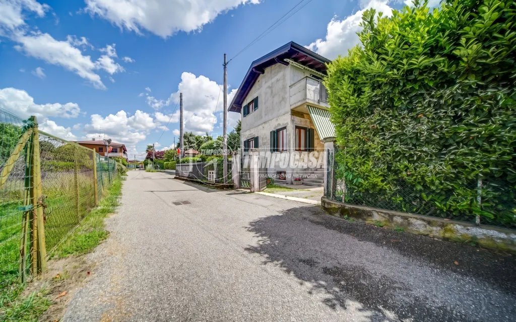 Extérieur - Bifamiliar Villa with Garden in Somma Lombardo