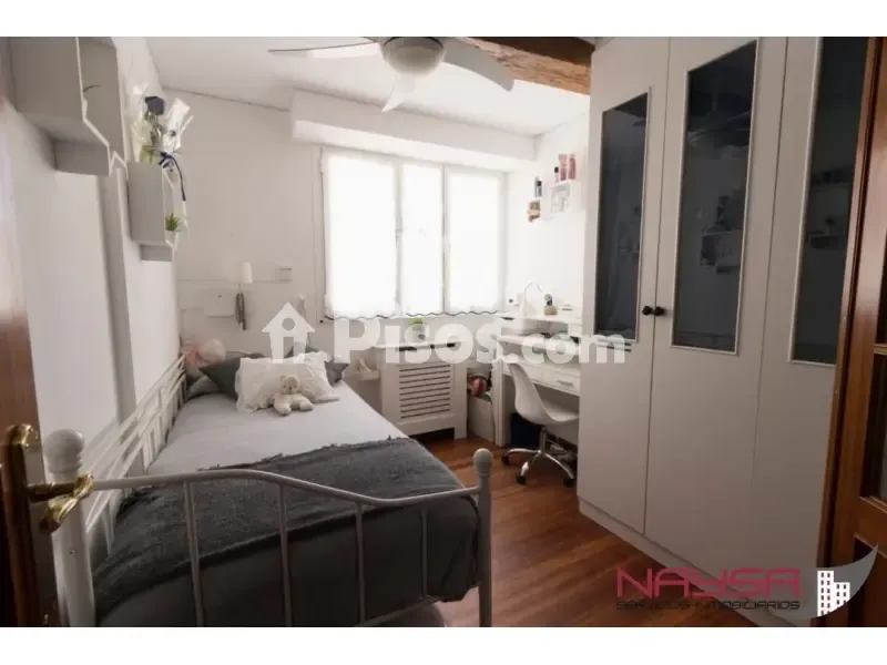 Chambres - Duplex with Balcony in Eduardo Dato Street