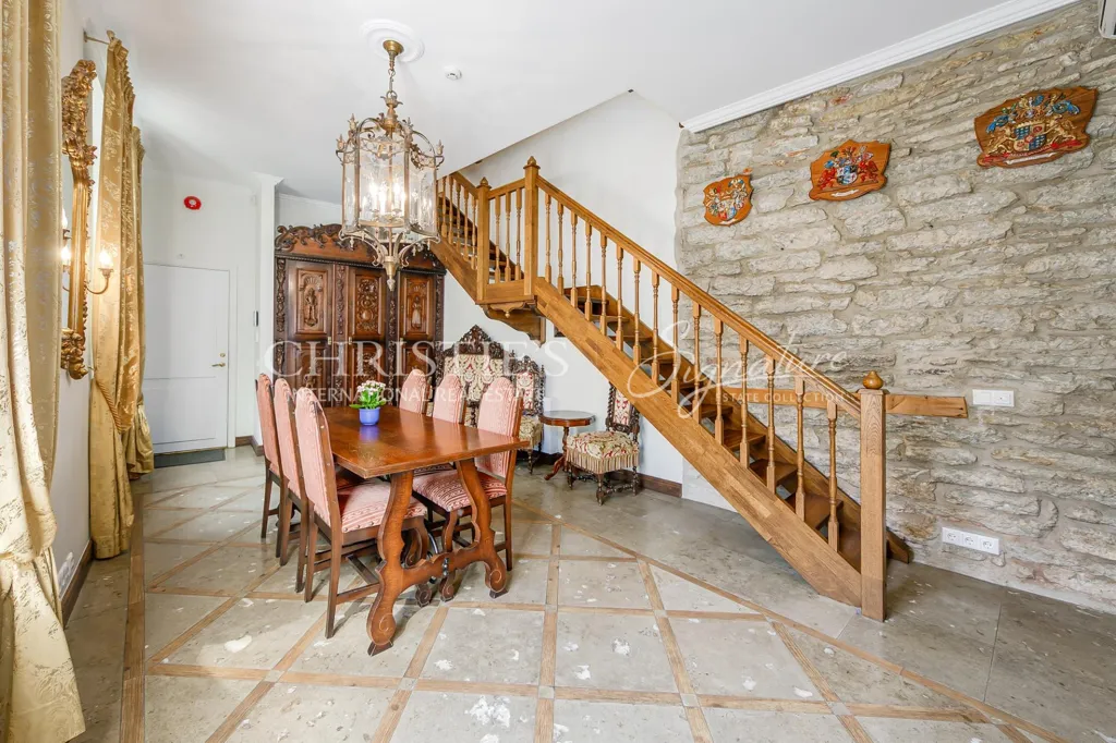 Comedor - Historic 4-Bedroom Flat in Tallinn City Centre