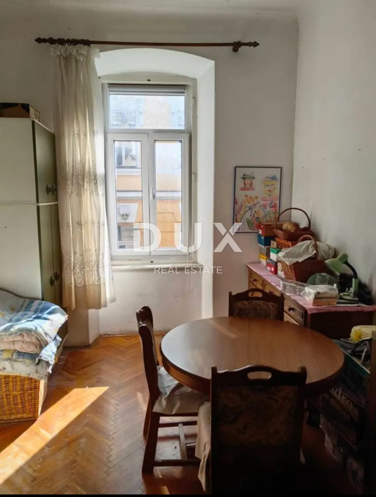 Chambres - Spacious Flat with Balcony in Rijeka Old Town