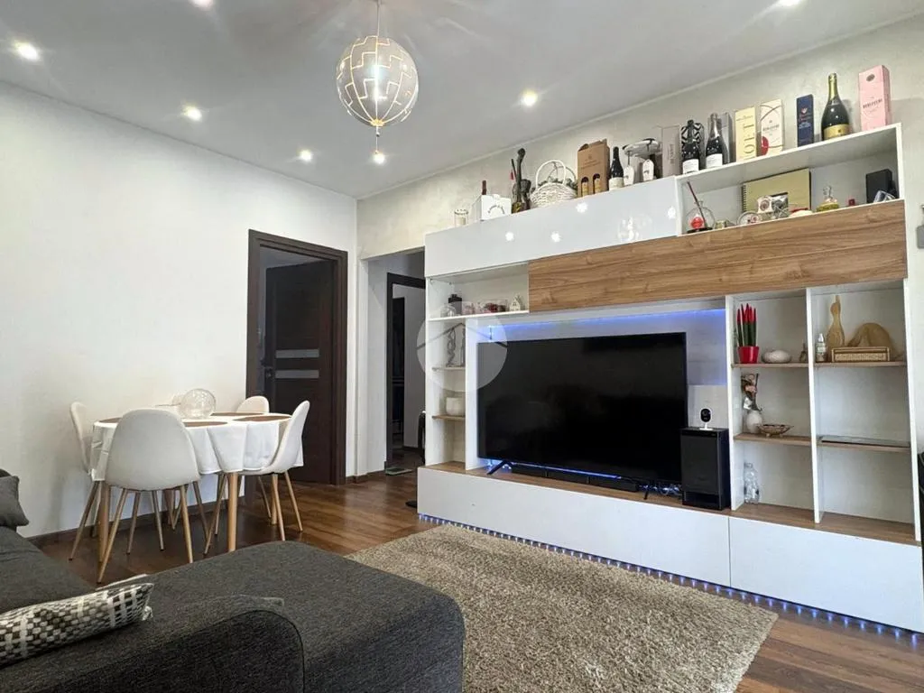 Elutuba - Rustic-Style Apartment with Balcony in Torino