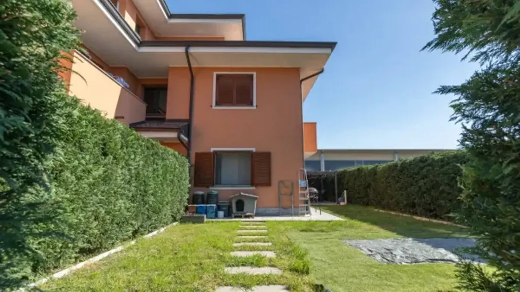Aed - Ground Floor Apartment with Garden in Cameri