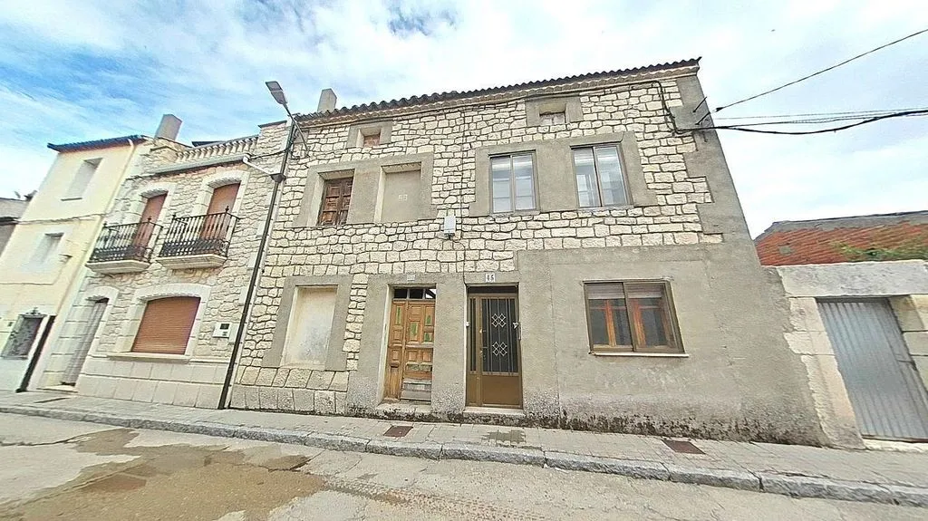 Esterno - House for Renovation with Garden in Campaspero