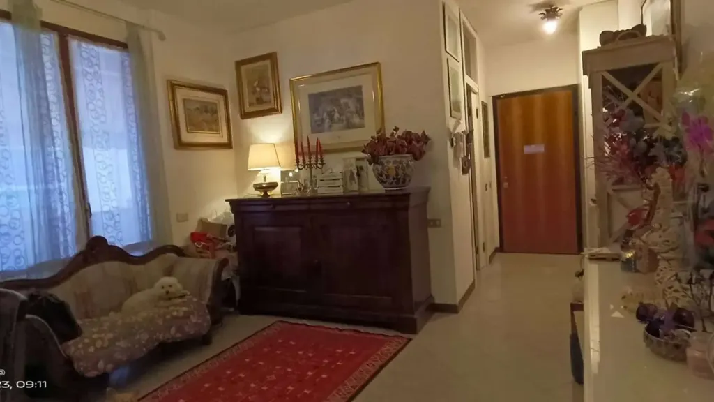 Esik - Trilocale with Balcony in Monza