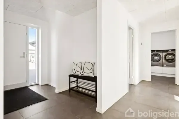 Esik - Contemporary Villa with Open Plan in Skals