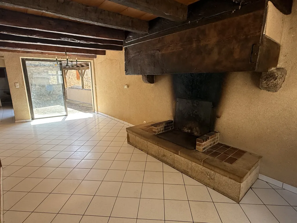 Elutuba - Village House with Terrace in Saint-Côme-d'Olt