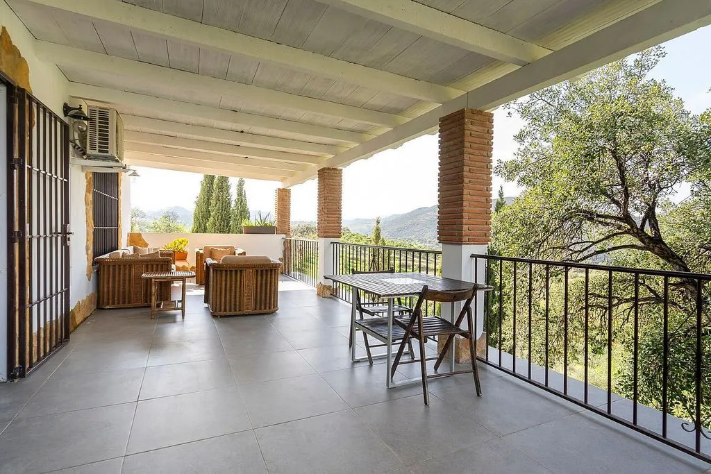 Terrazza - Villa with Mountain Views in Coín