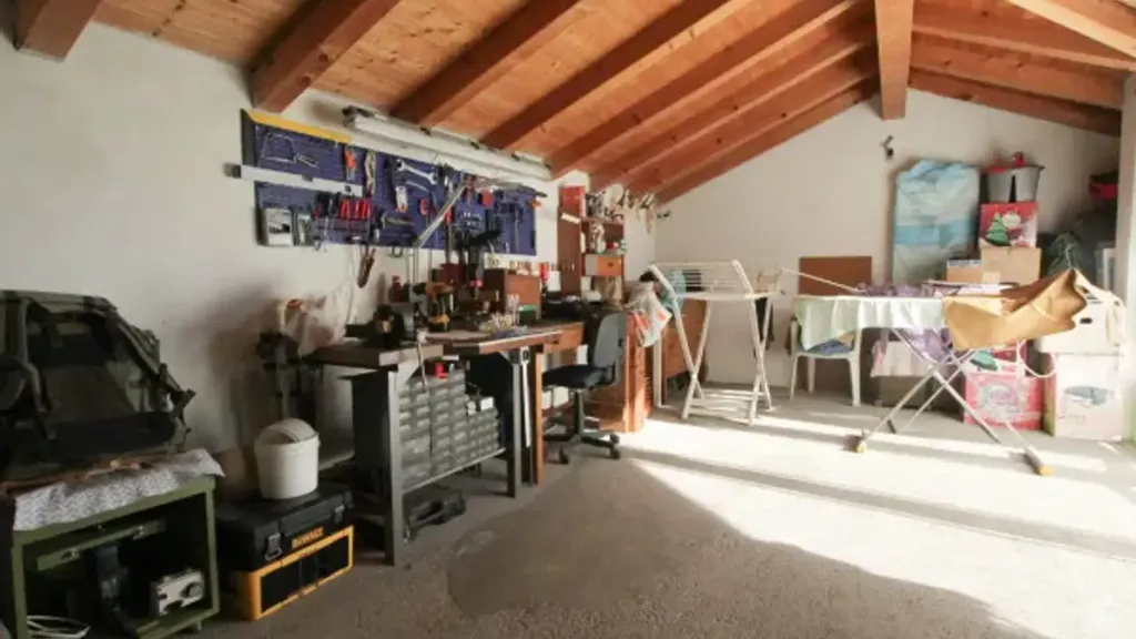 Garaaž - Ristrutturated Villa with Private Garden in Trento