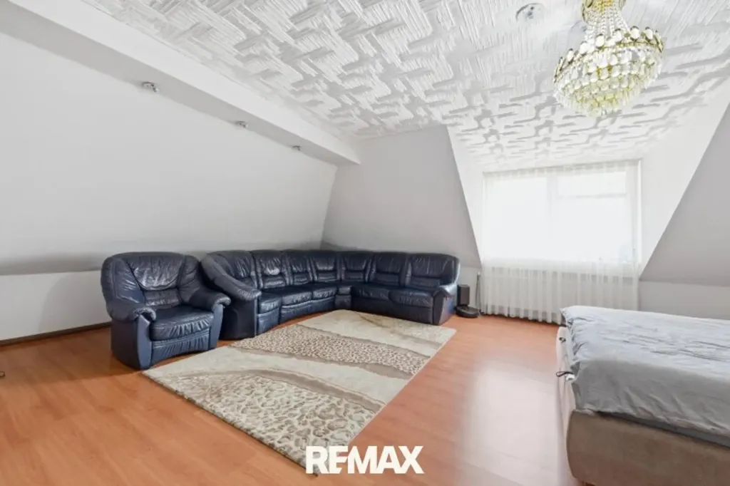 Chambres - Multi-Unit House with Expansion Potential in Haschendorf