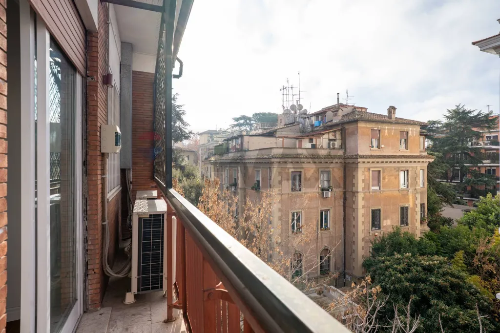 Rõdu - Penthouse with Terraces in Parioli, Rome