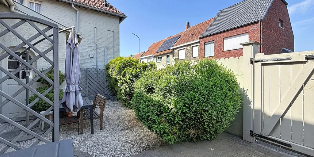 Aed - Corner House with Garden in Meulebeke