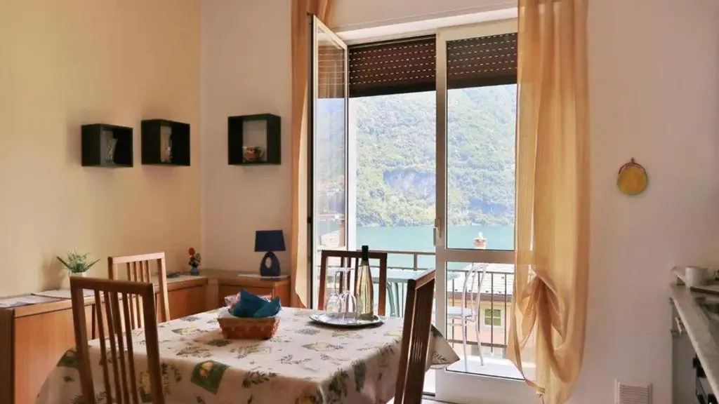 Söögituba - Villa with Lake View in Laglio