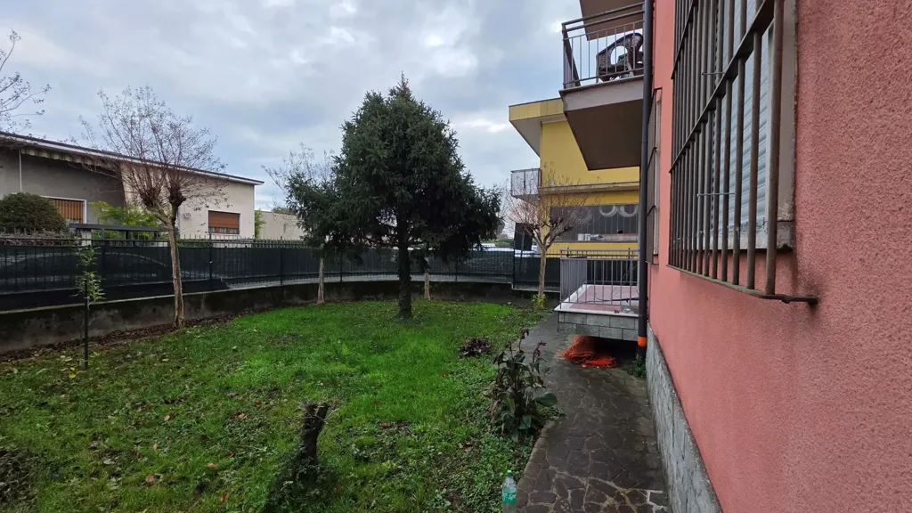 Jardin - Quadrilocale with Private Garden in Carugo