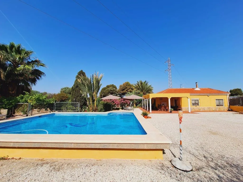 Bassein - Detached House with Pool in Alicante