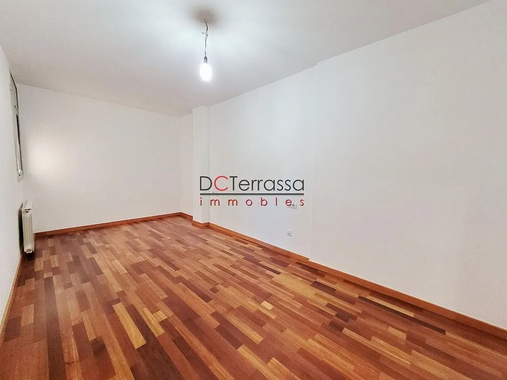 Rooms - Apartment with Balcony in Vallparadís, Terrassa