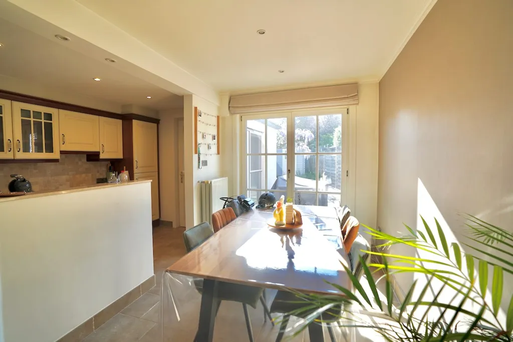 Salle à manger - Maison Rénovée avec Terrasse à Sleidinge