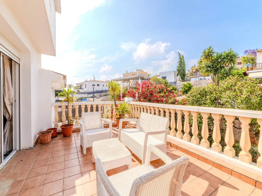 Terrass - Six-Bedroom House with Pool in Levantina