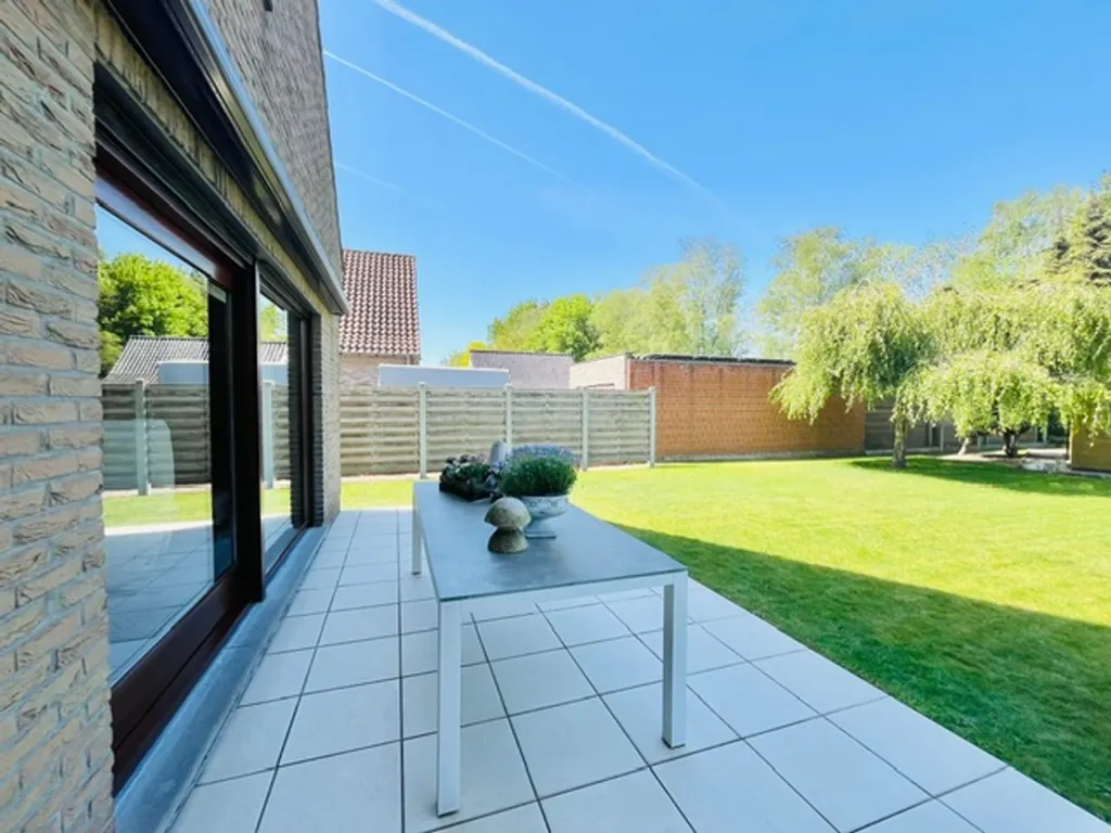 Aed - Spacious House with Garden in Aalter