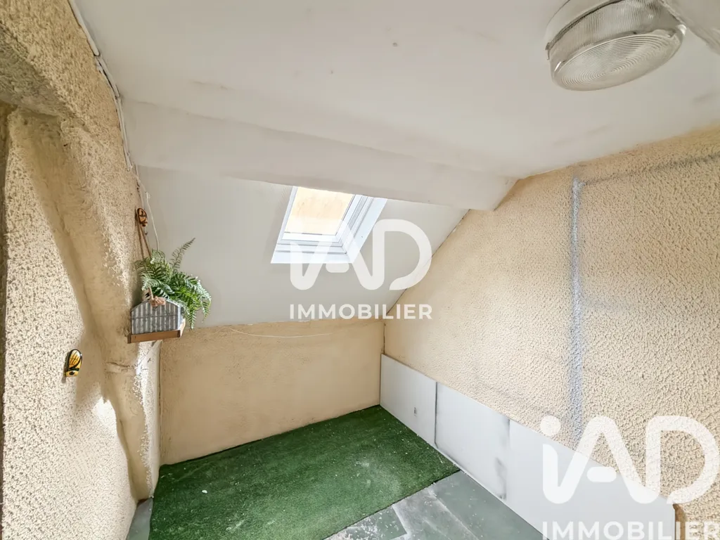 Toad - Charming 5-Bedroom Apartment in Sens