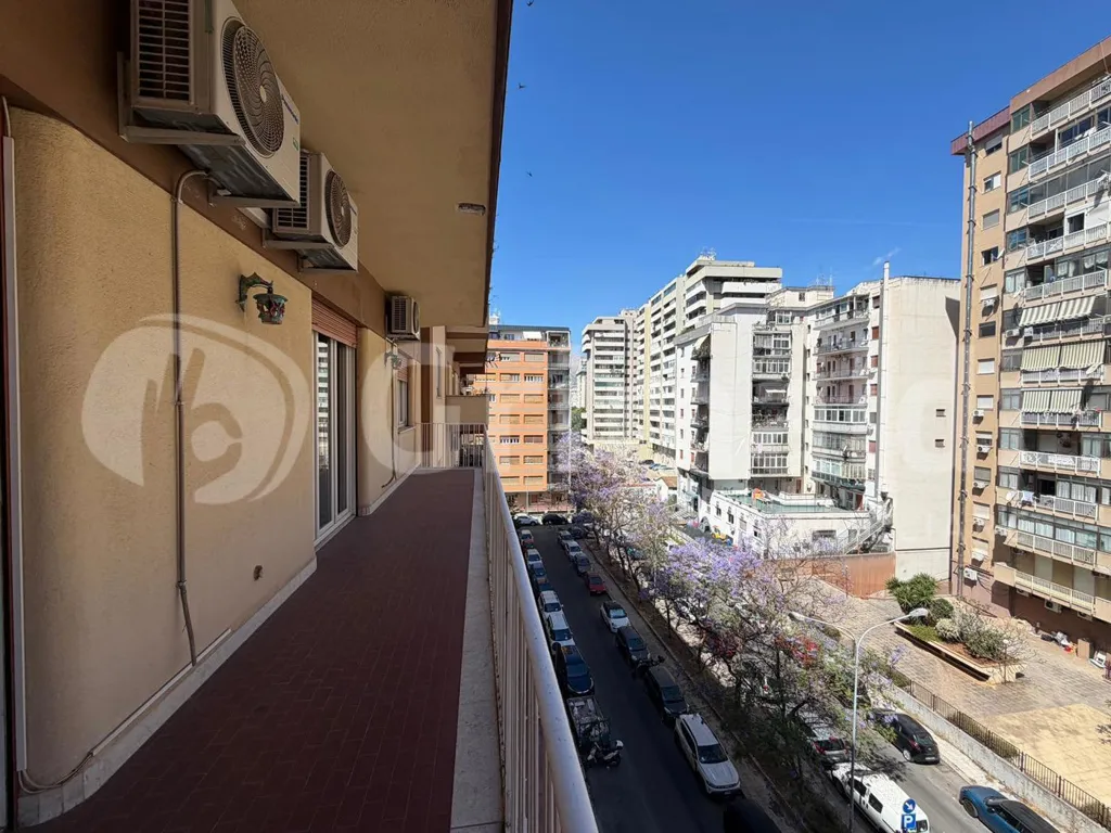 Balcon - Apartment with Balcony in Palermo