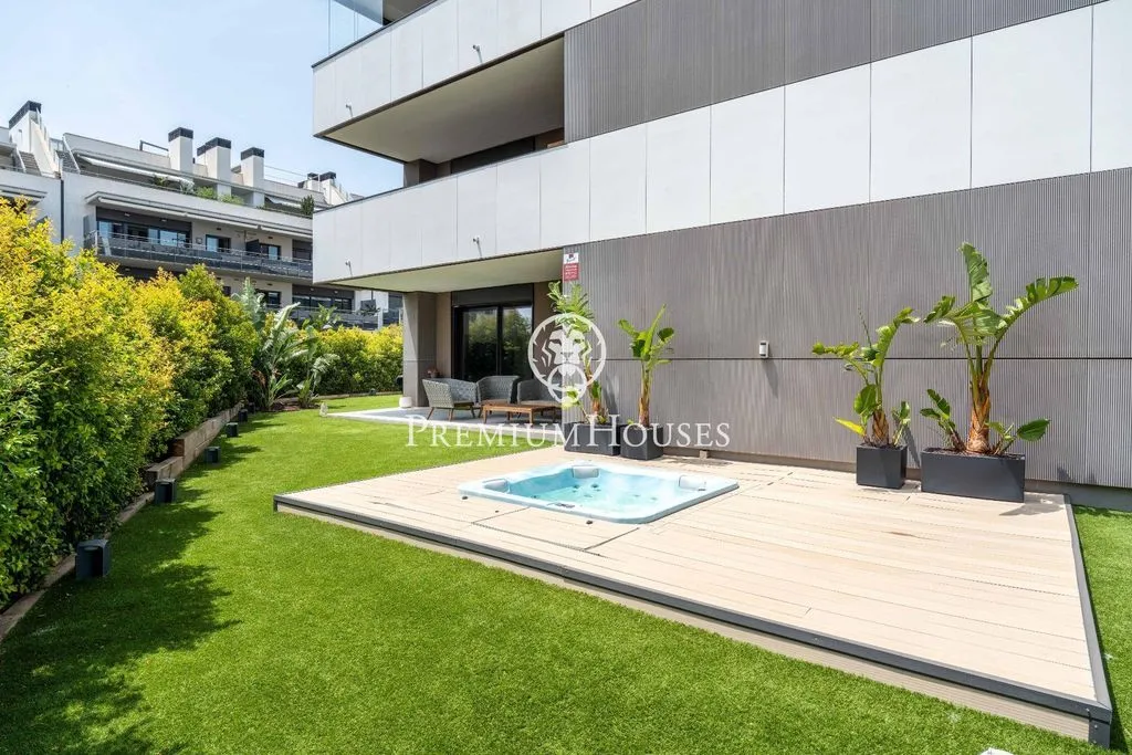 Aed - Corner Flat with Pool in Sitges