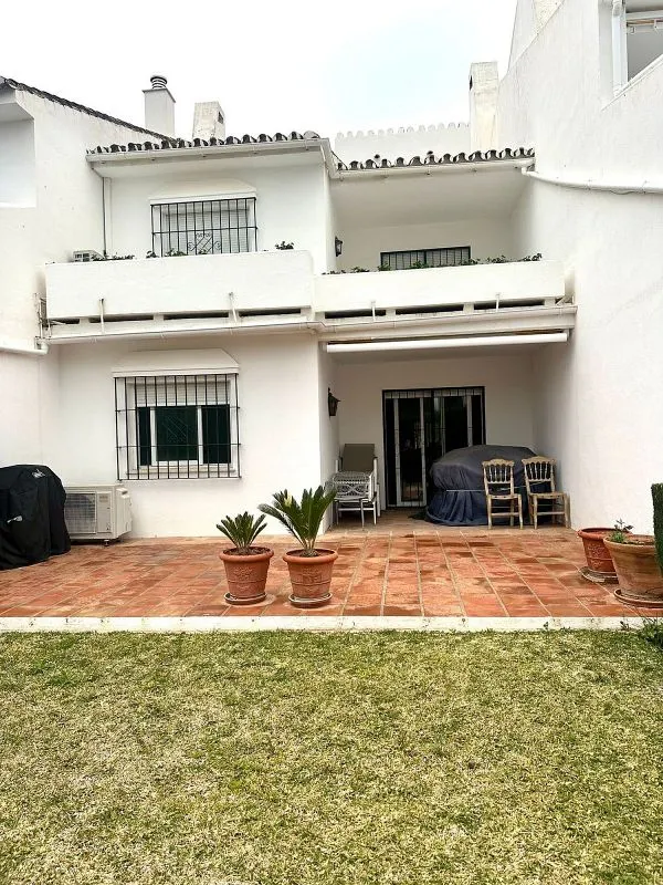 Terrasse - Apartment with Pool in Nueva Andalucía