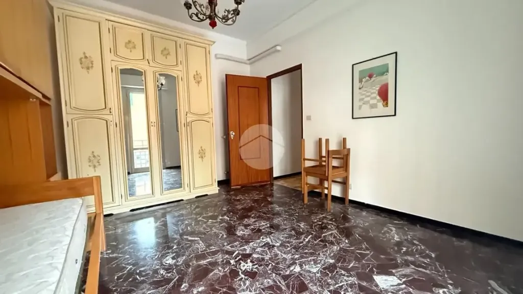Magamistoad - Spacious Flat with Balcony in Genoa