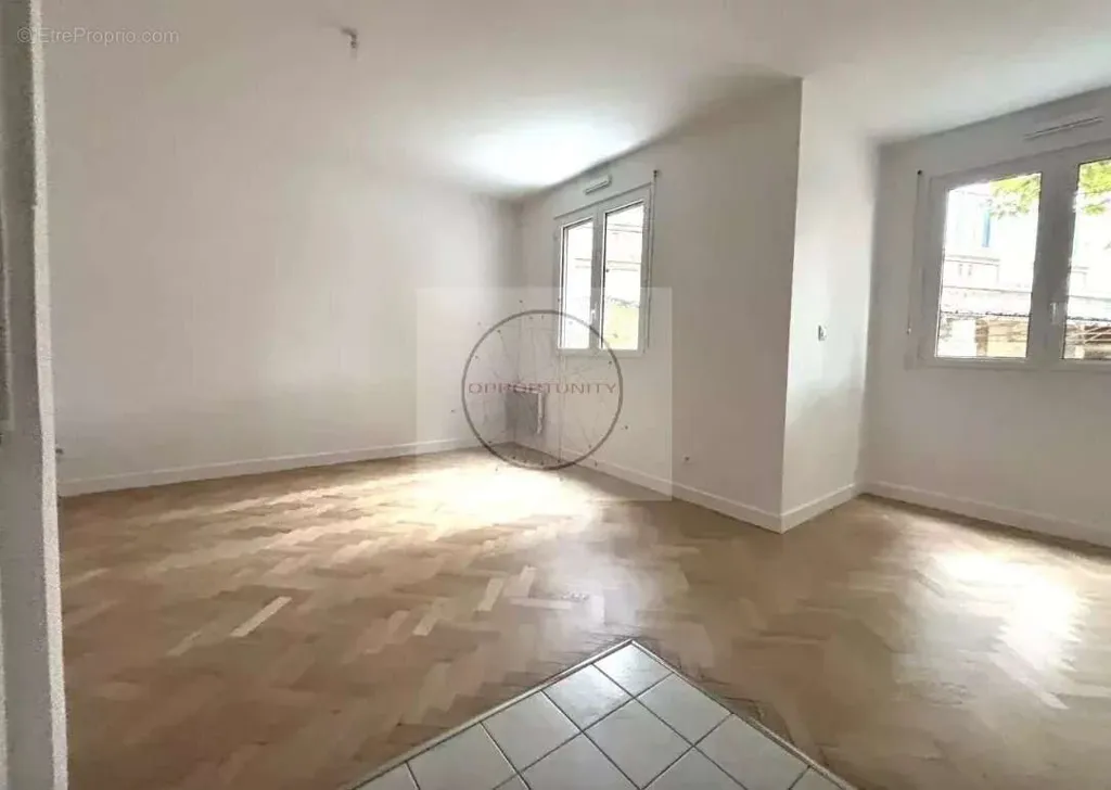 Pièces - Appartement Calme avec Ascenseur à Saint-Mandé