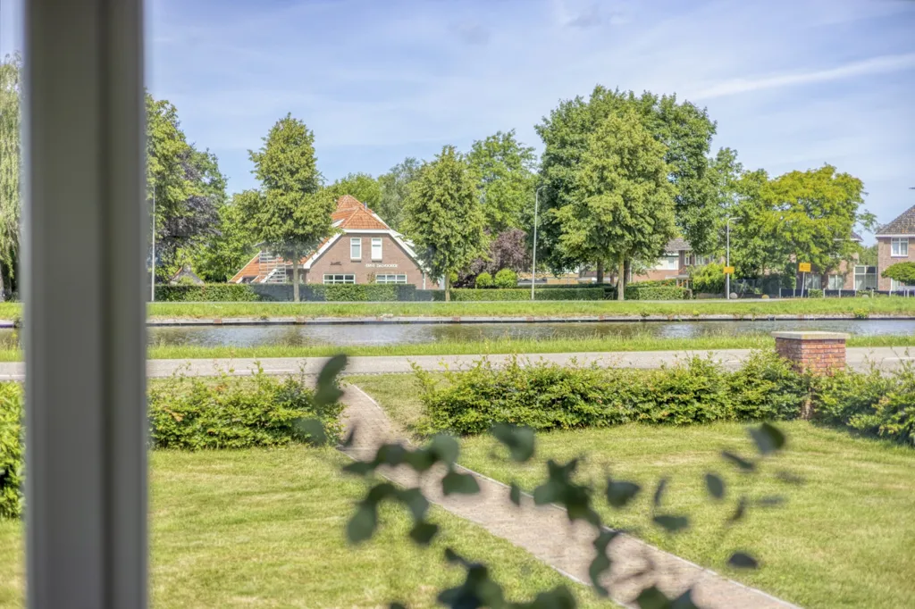 Jardin - Modernised House with Canal View in Bergentheim