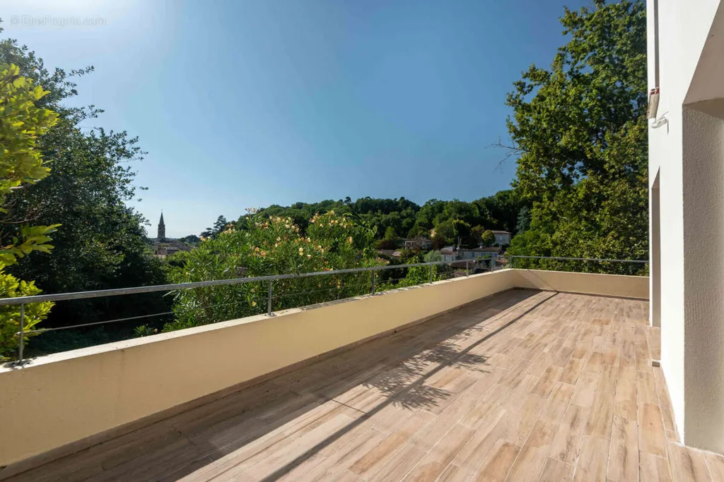 Rõdu - 5-Piece Villa with Garden Space in Quinsac