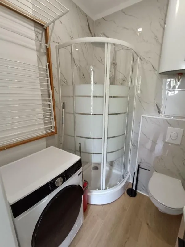 Bathrooms - Meubled Studio with Garden View in Nancy