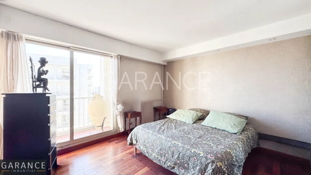 Bedrooms - 6-Piece Flat with Balcony in Alésia