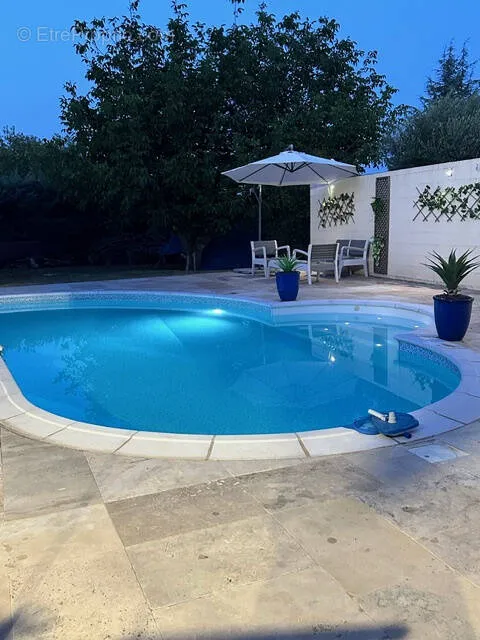 Piscine - Villa avec Piscine et Jardin à Gignac
