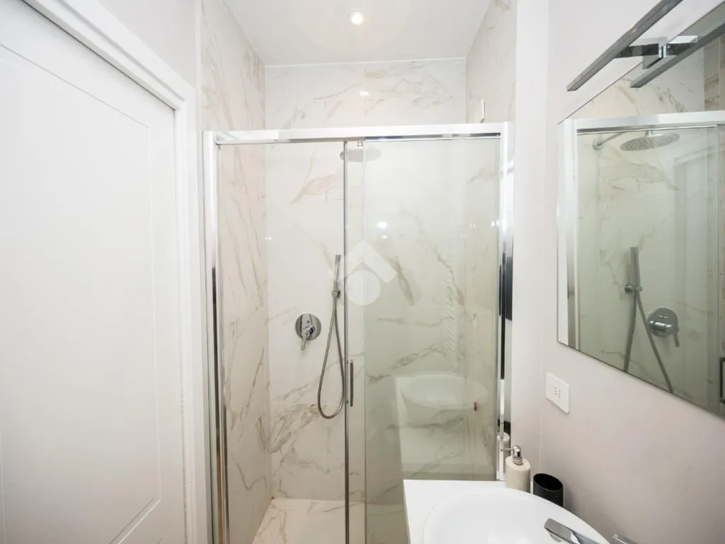 Vannitoad - Elegant Trilocale with Balcony in Milan