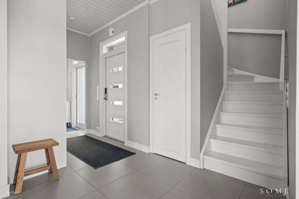 Esik - Modern Villa with Sauna in Tuusula