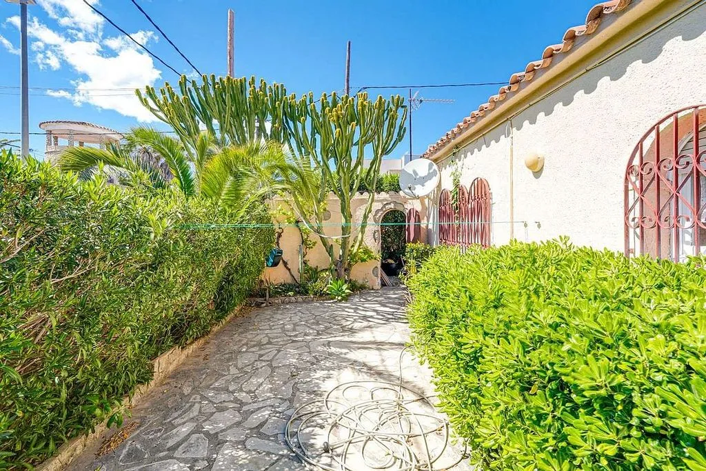 Garden - Chalet with Pool and Terrace in Mont-Roig