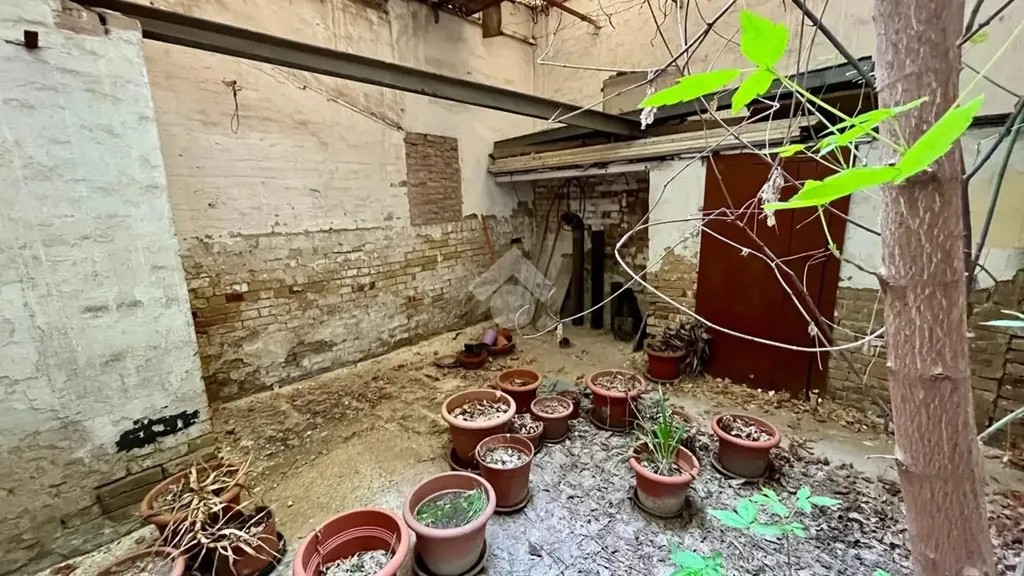 Aed - Independent House with Terrace in San Severo