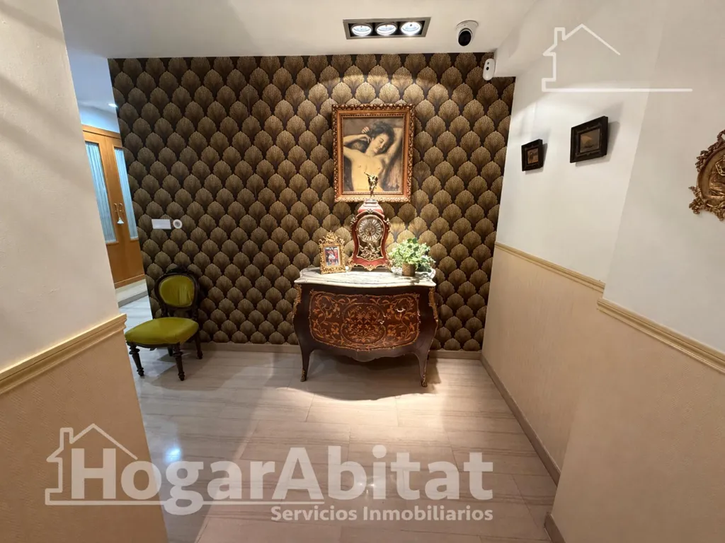 Esik - Reformed Apartment with Balcony in Valencia