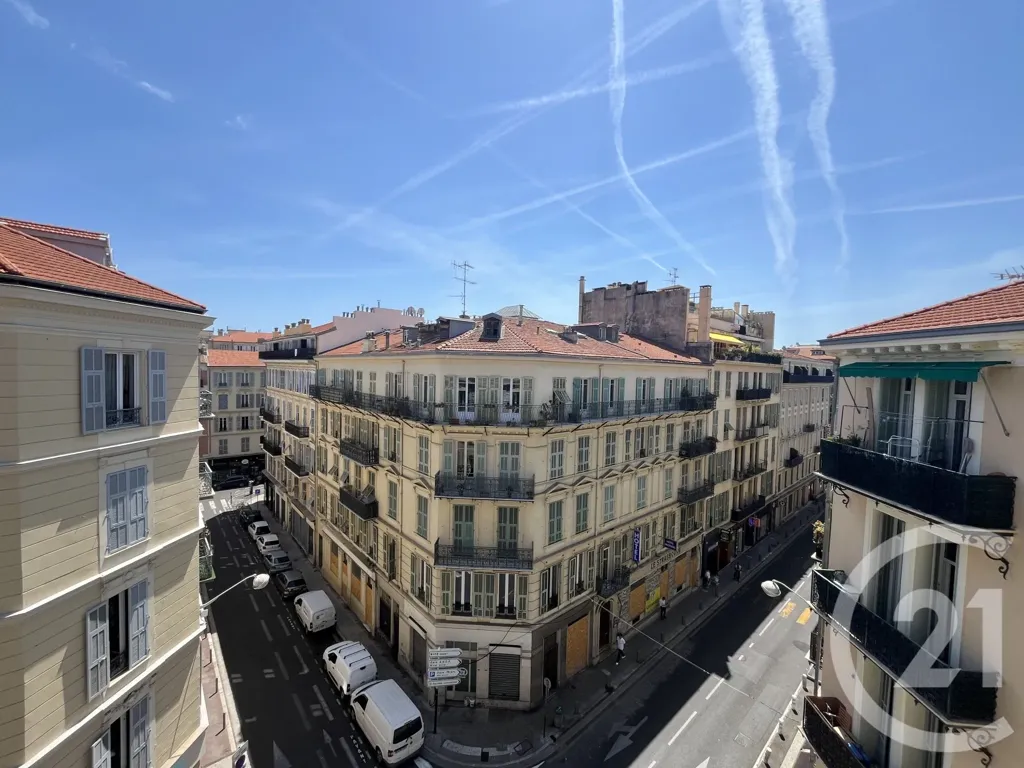 Rõdu - 4-Bedroom Apartment with High Ceilings in Nice