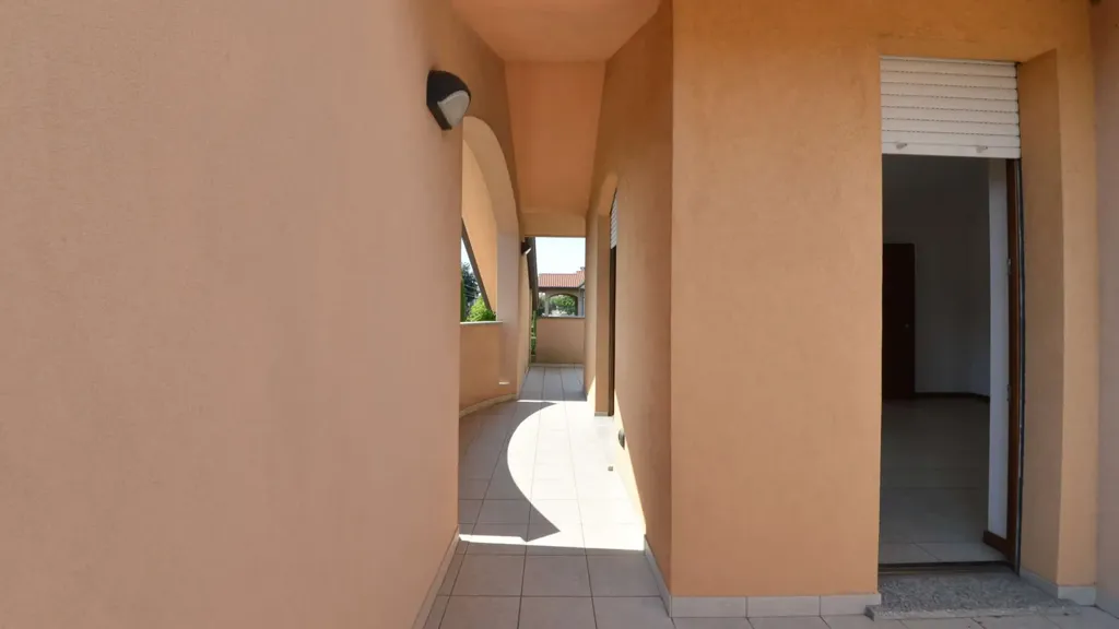 hallway_entrance