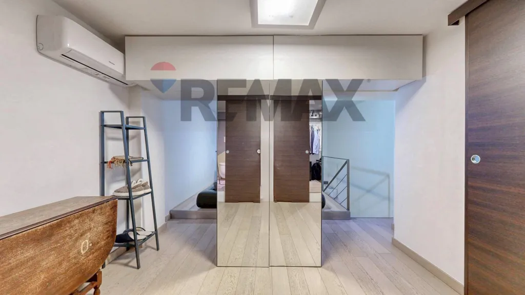Esik - Ground Floor Apartment with Terrace in Milan