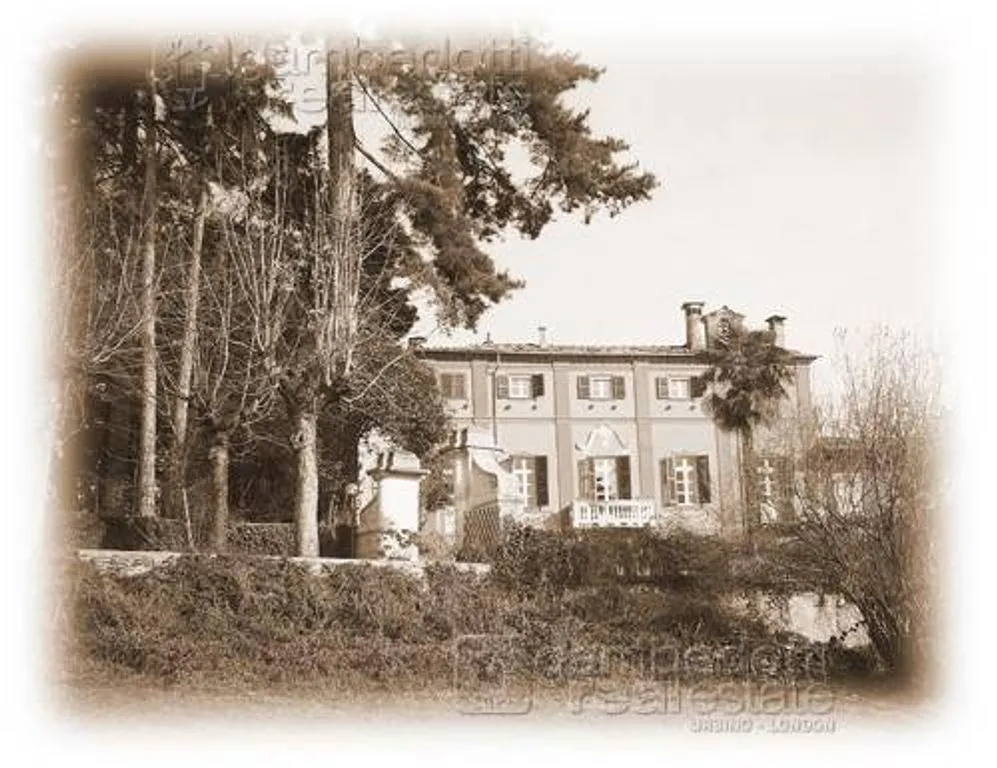 Exterior - Historic Villa with Garden in Barge