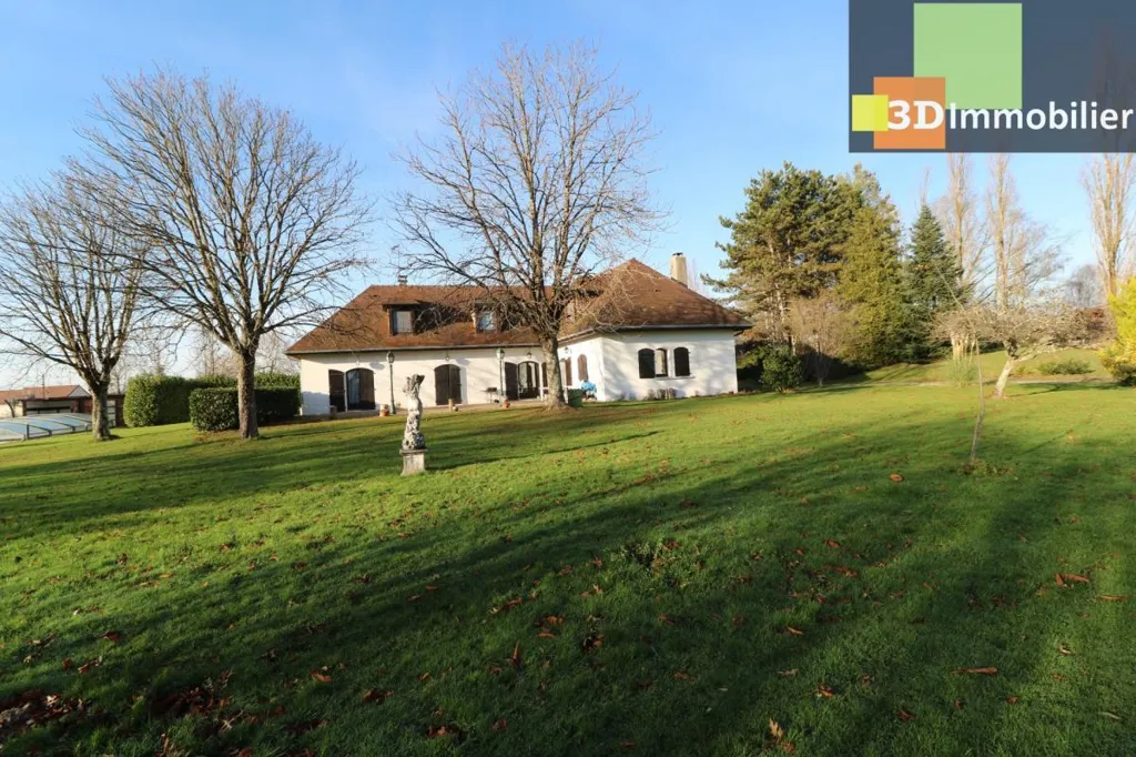 Jardin - Maison de Campagne avec Piscine et Jardin à Dole