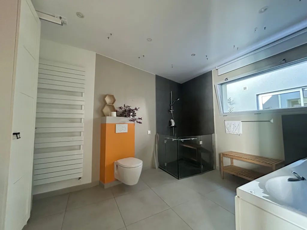 Salles de bain - Maison d'Architecte avec Jardin près de la Gare