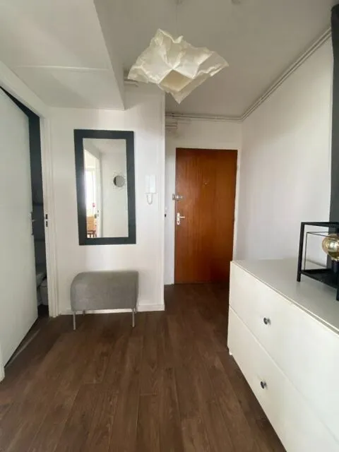 Esik - Meubled Flat with City View in Lille